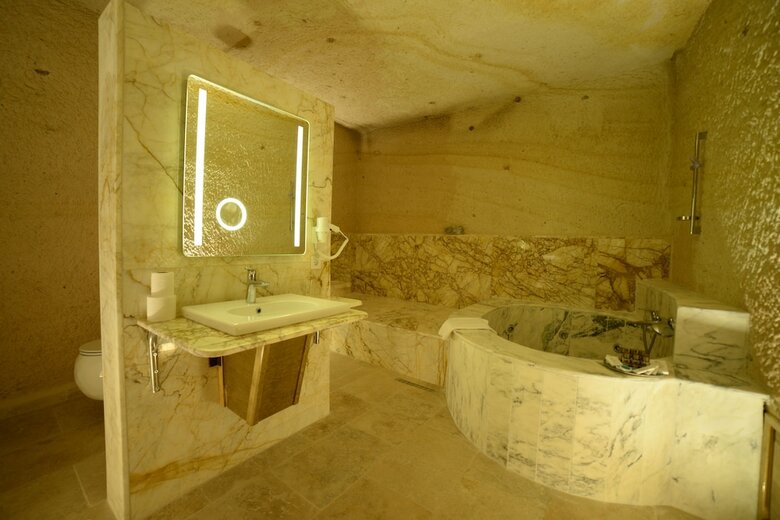 Crassus Cave Hotel