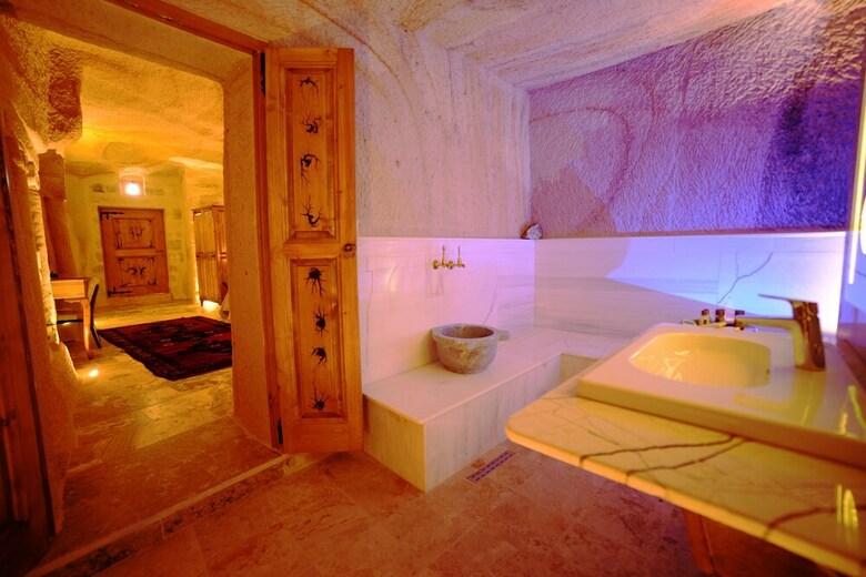 Crassus Cave Hotel