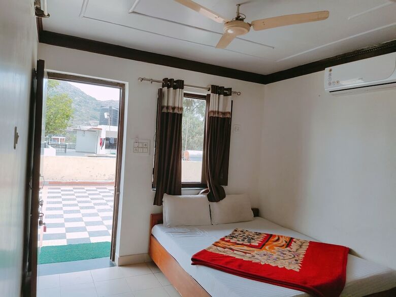 Hotel Radhika Palace