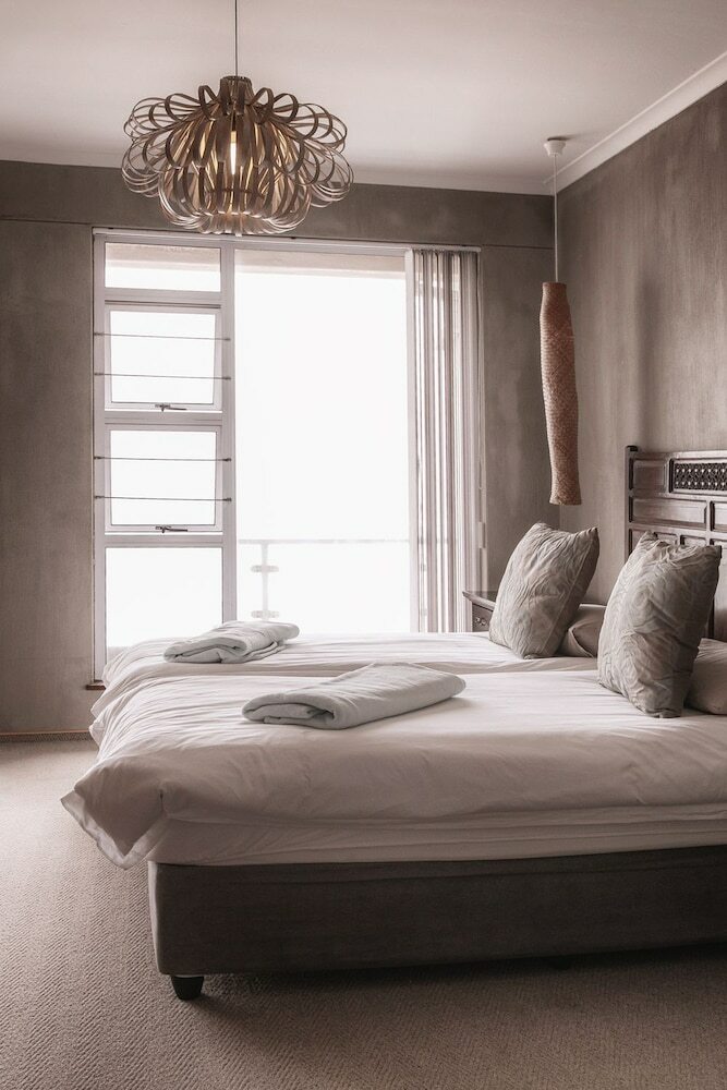 Blue Pearl - Situated Right On The Beach