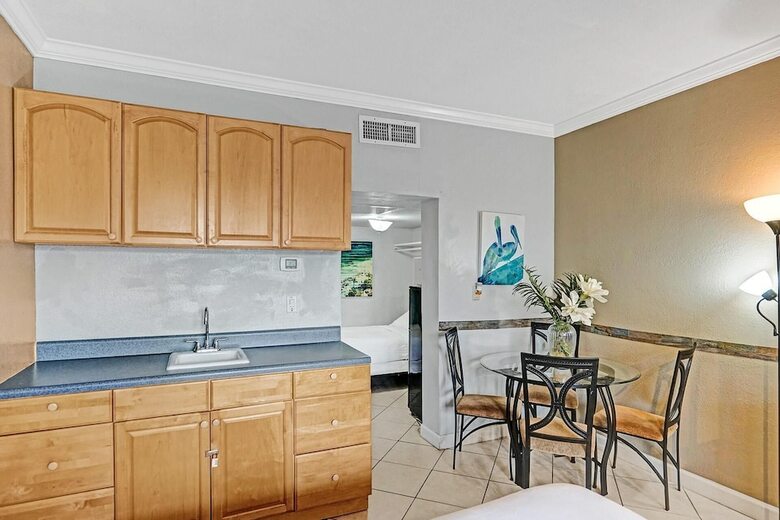 Apartamentos Gorgeous Gem, Walk From The Ocean!!