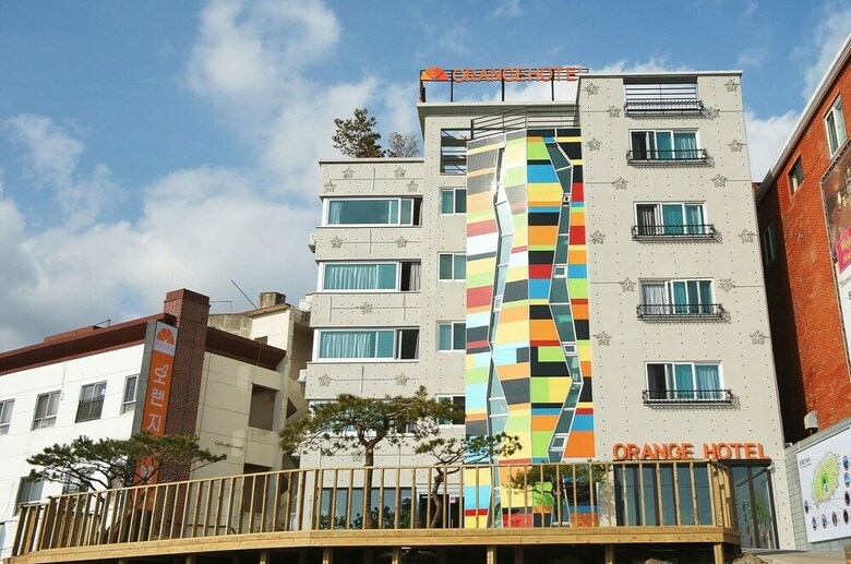Orange Hotel