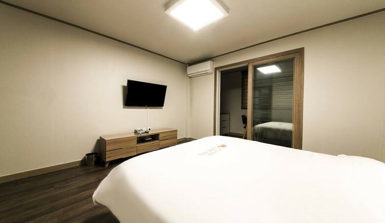 Orange Hotel