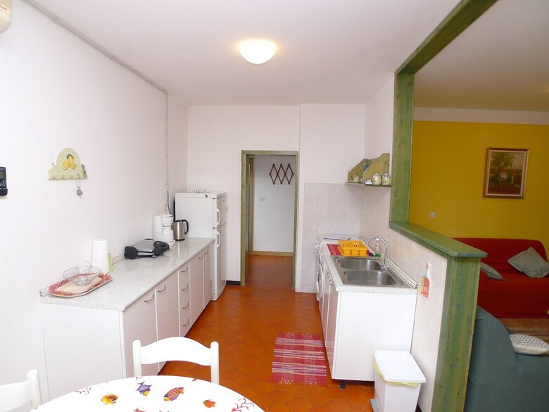 Apartment For Six Persons With 3 Bedrooms And Partial Sea View