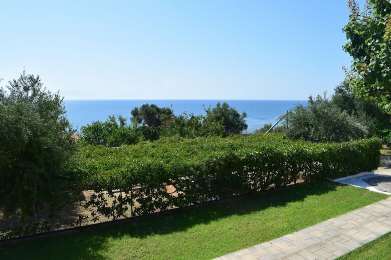 Alexandros Apartments