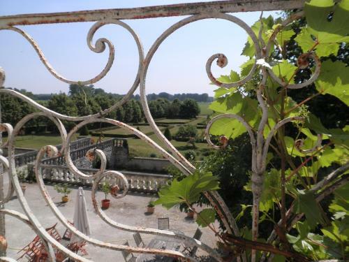 Hostal Chambres D'h�tes Et G�tes Du Ch�teau de Clauzuroux