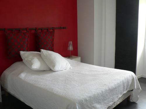 Hostal Chambres D'h�tes Et G�tes Du Ch�teau de Clauzuroux