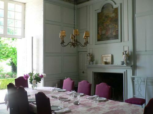 Hostal Chambres D'h�tes Et G�tes Du Ch�teau de Clauzuroux
