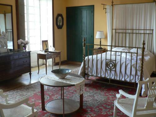 Hostal Chambres D'h�tes Et G�tes Du Ch�teau de Clauzuroux