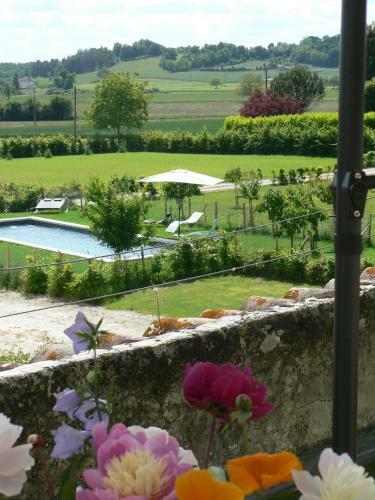 Hostal Chambres D'h�tes Et G�tes Du Ch�teau de Clauzuroux
