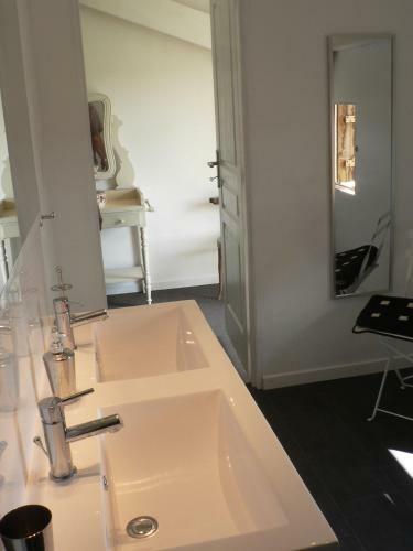 Hostal Chambres D'h�tes Et G�tes Du Ch�teau de Clauzuroux