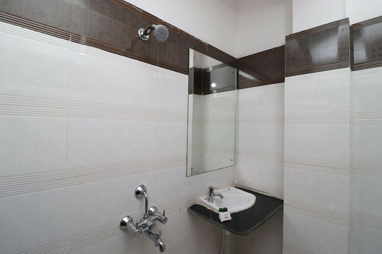 Hotel Capital O 30565 Pabitra Royal Regency