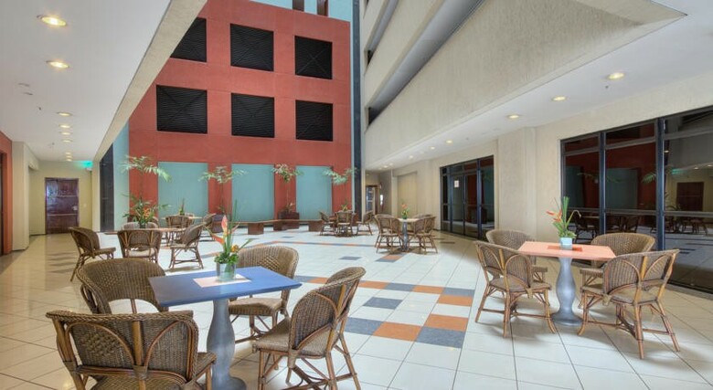 Hotel Golden Tulip Iate Plaza