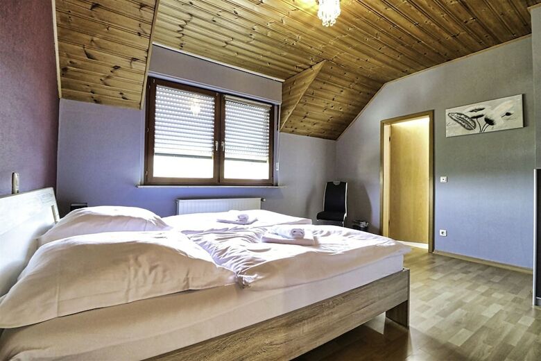 Green Seeblick Hotel & Hostel