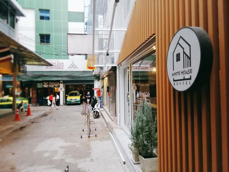 Hostal White House Hostel