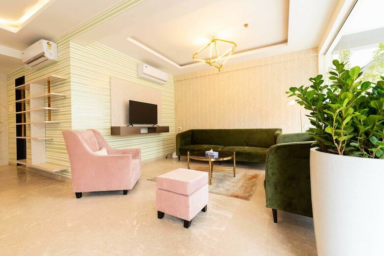 Isuite Hotel Kharadi Pune