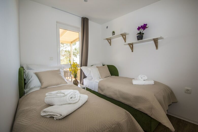 Mobile Homes At Camping Ugljan Resort