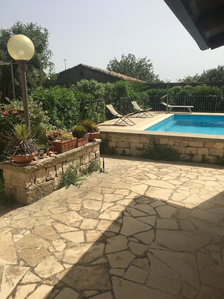 Hotel Karrua Guest House