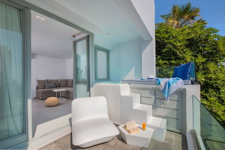 Hotel Harmony Suites