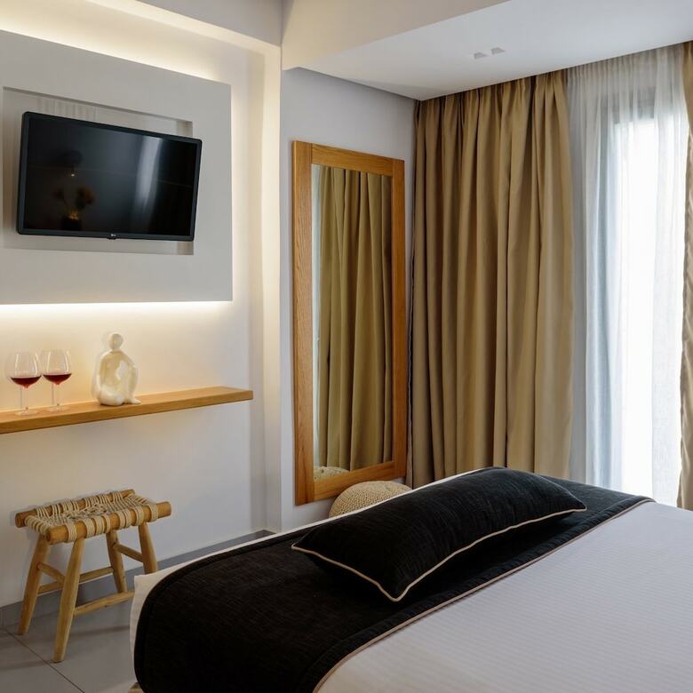 Hotel Harmony Suites