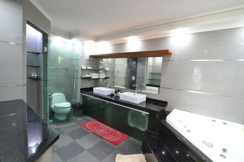 Blue Ocean Suite