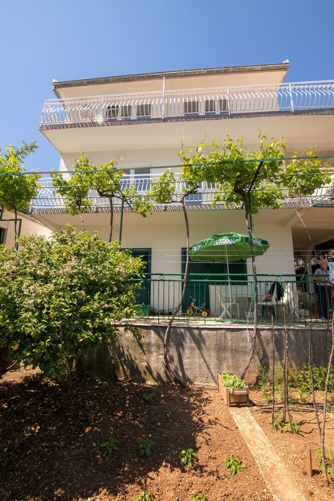 Apartments Jakov