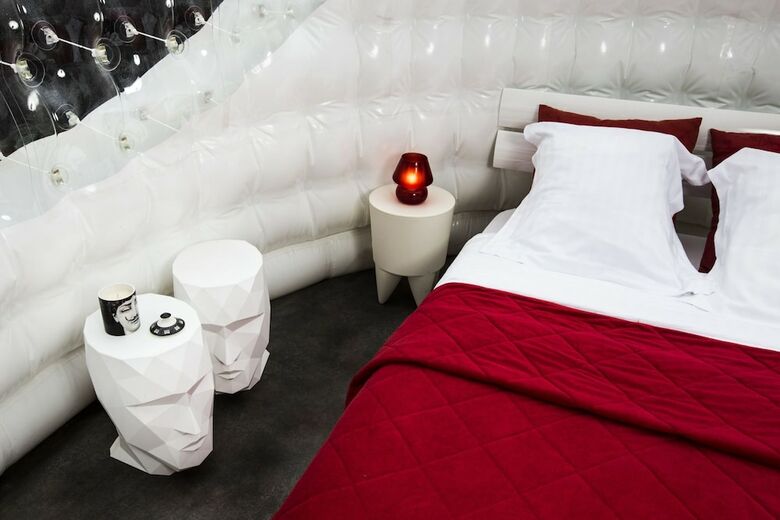 Hotel H�bergements Insolites Domaine Arvor Spa