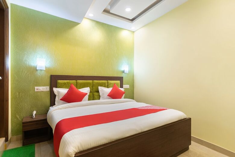 Airport Hotel R S Palace