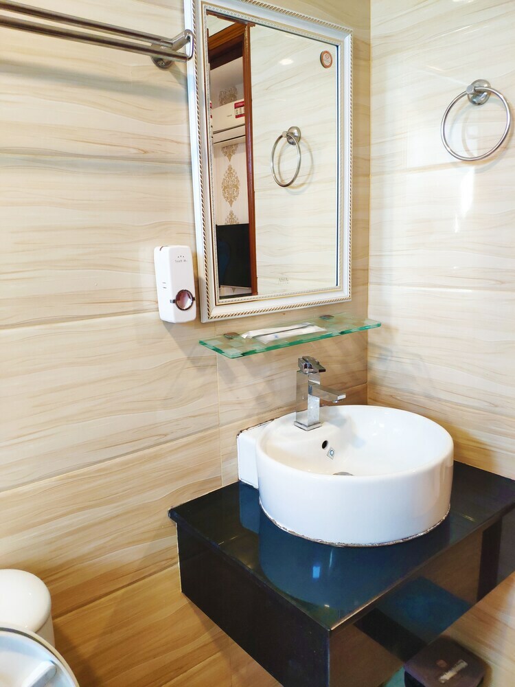 Oyo 430 Hoang Van Hotel
