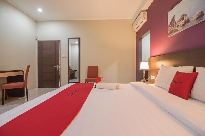 Hotel Reddoorz Plus @ Tanjung Pandan Belitung 2