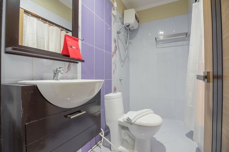 Hotel Reddoorz Plus @ Tanjung Pandan Belitung 2