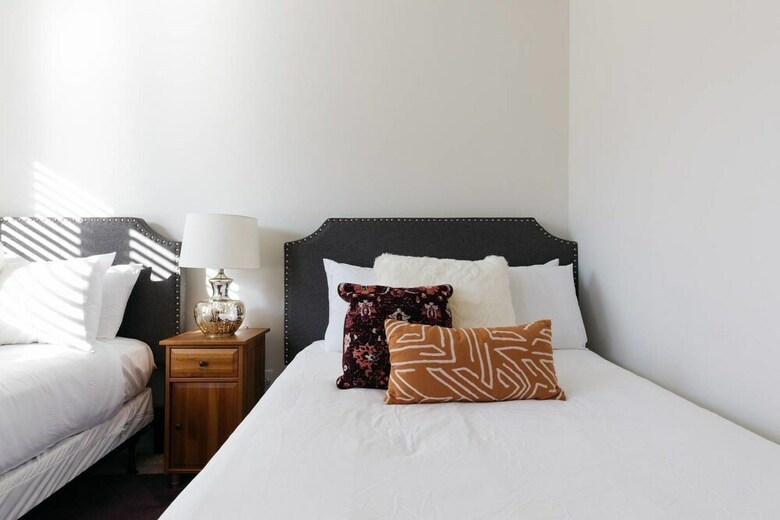 Refreshing 3br/3ba Townhouse Mins To Dt By Domio