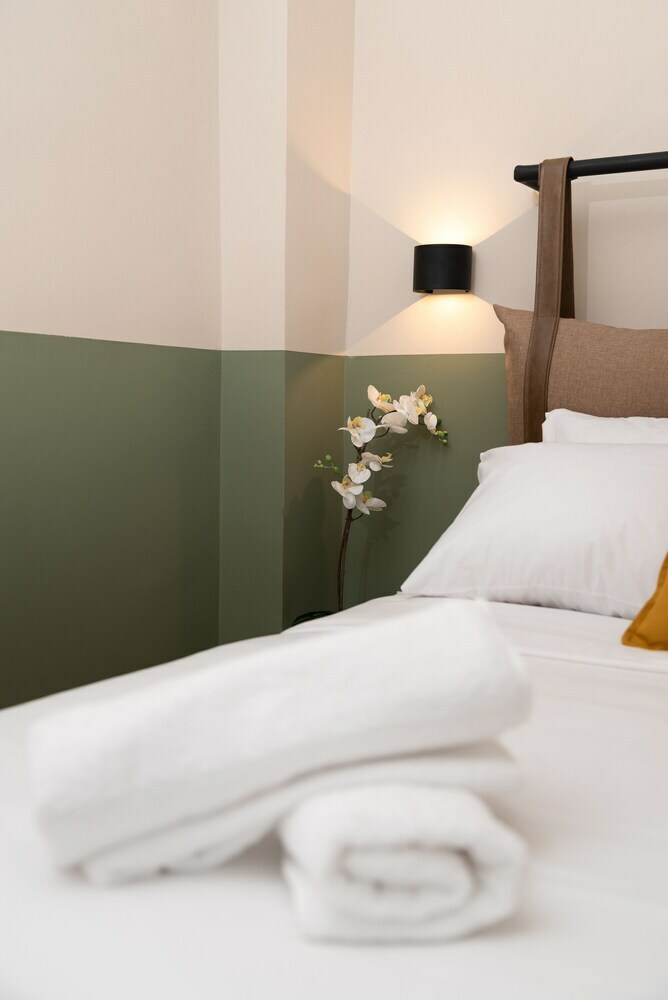 Hotel Tier Collection