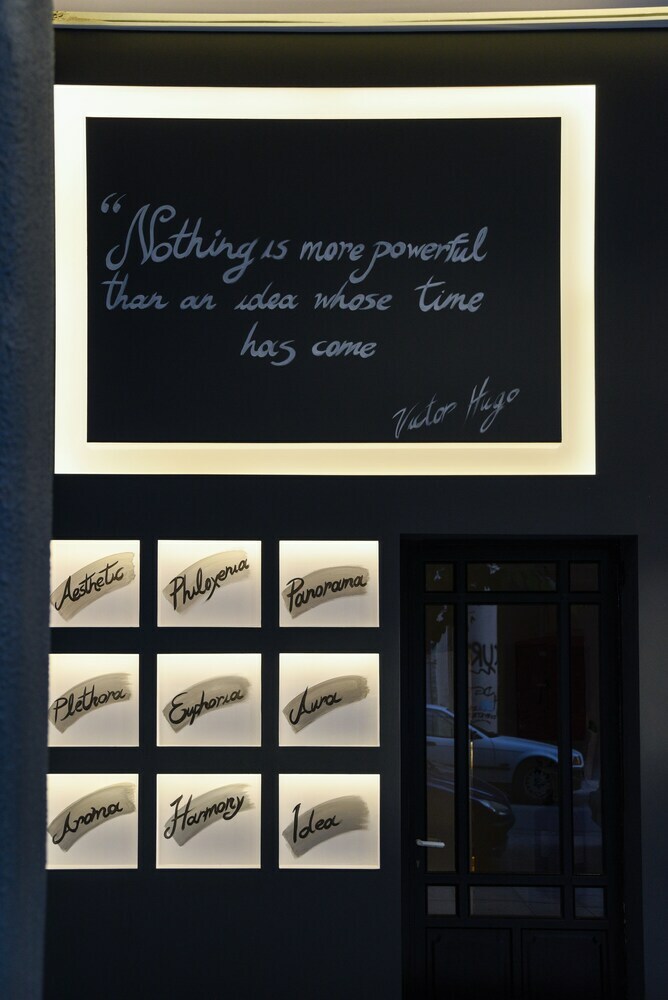 Hotel Tier Collection