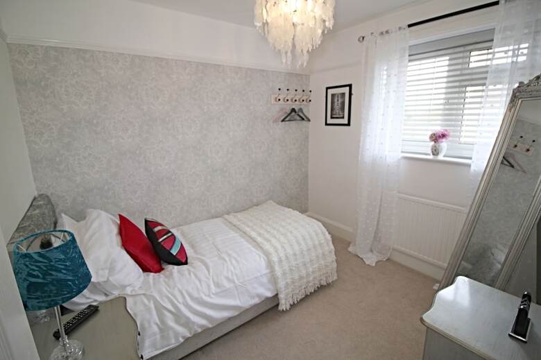 Bed & Breakfast Stay At No.2