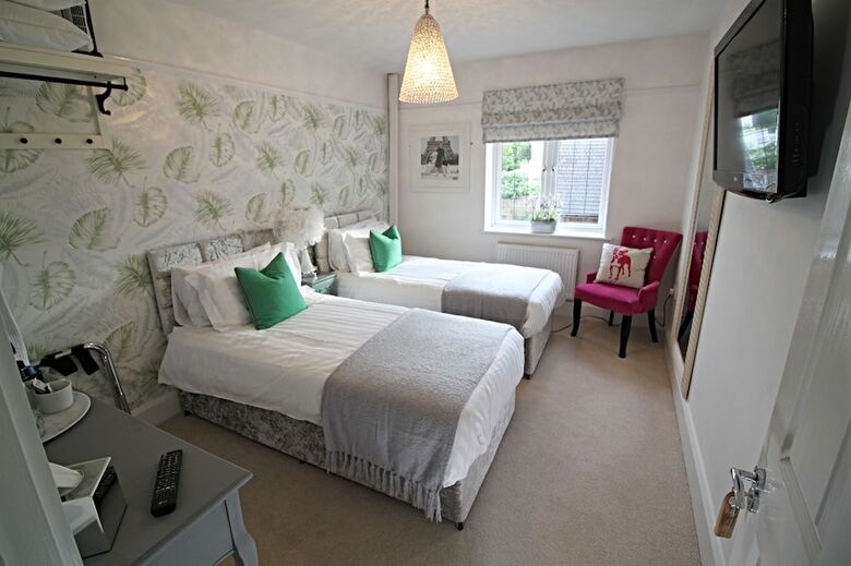 Bed & Breakfast Stay At No.2
