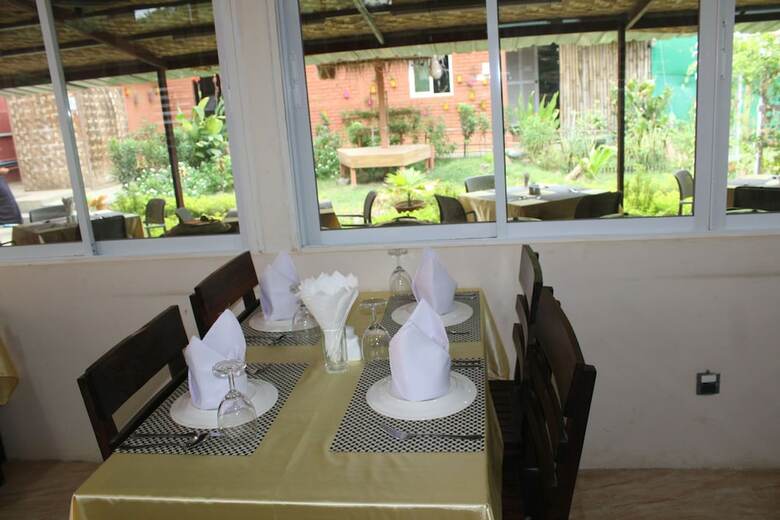 Hostal Law Ka Thit Sar Hotel - Hostel