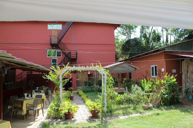 Hostal Law Ka Thit Sar Hotel - Hostel