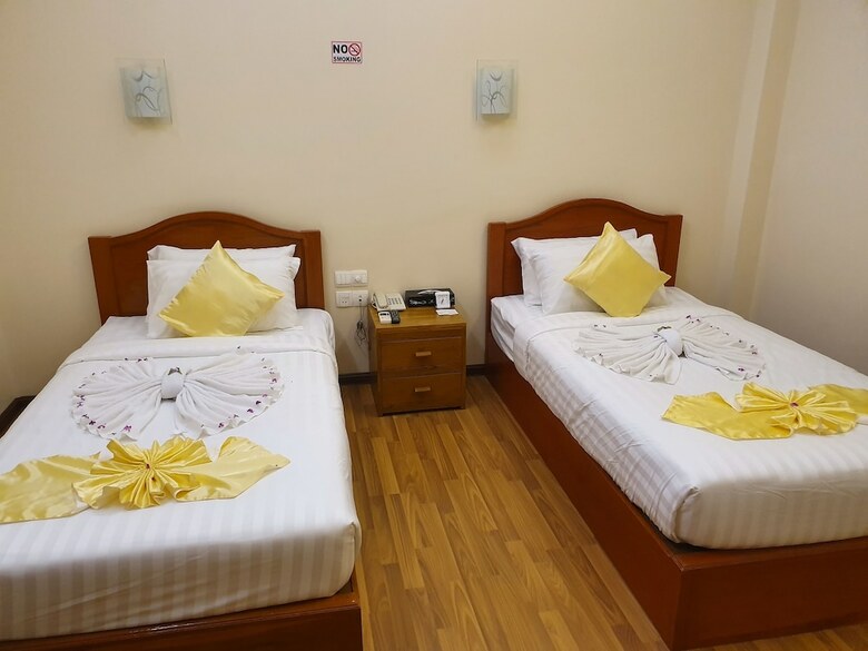 Hostal Law Ka Thit Sar Hotel - Hostel