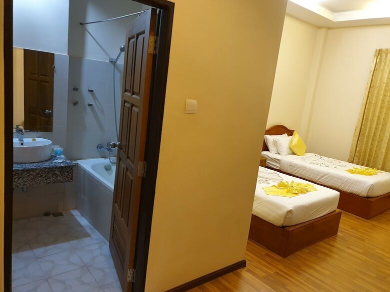 Hostal Law Ka Thit Sar Hotel - Hostel