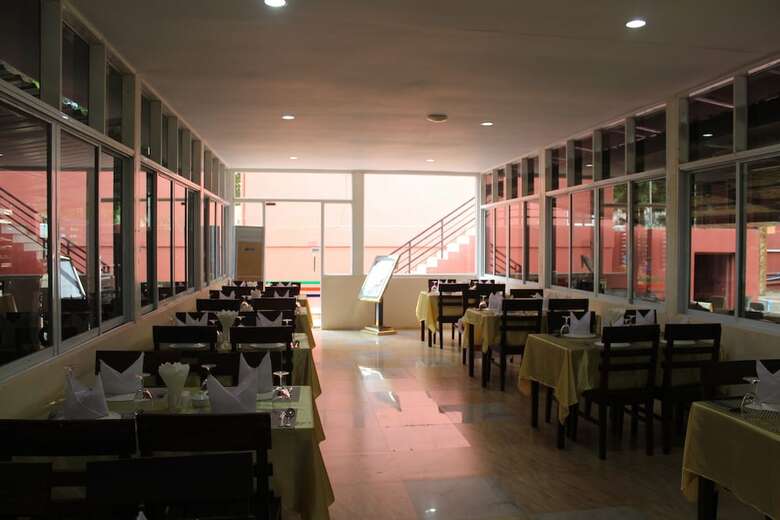 Hostal Law Ka Thit Sar Hotel - Hostel