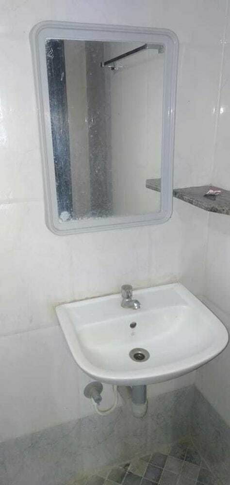 Hotel Iroomz Grand Palace