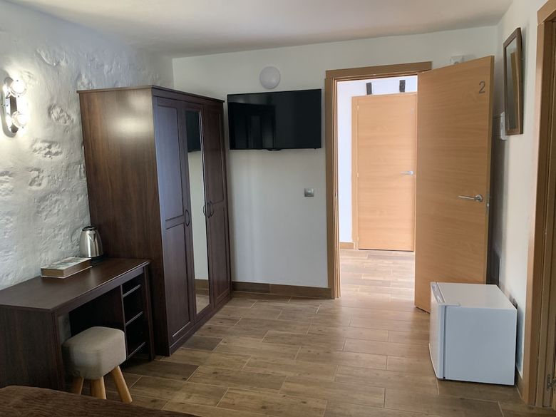 Hotel Valtisya House Pool & Airport