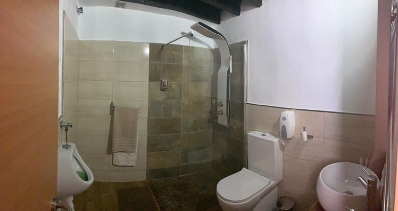 Hotel Valtisya House Pool & Airport