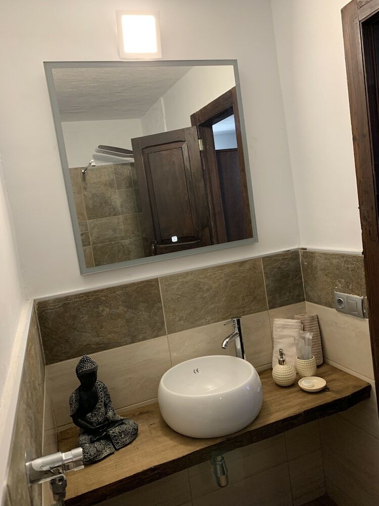 Hotel Valtisya House Pool & Airport