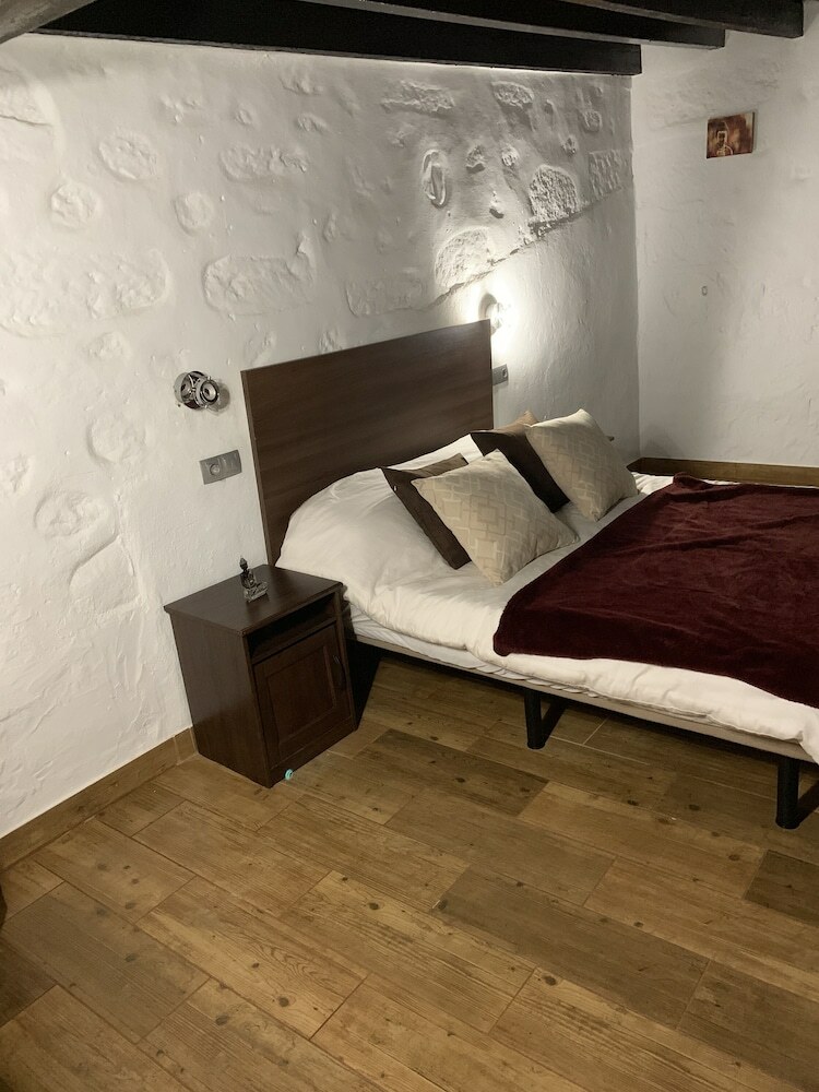 Hotel Valtisya House Pool & Airport