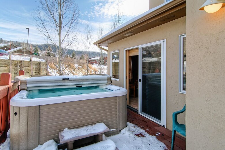 Cascades Townhomes Hood 1
