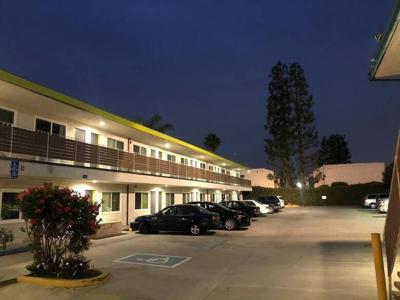Motel Exclusivo Inn & Suites