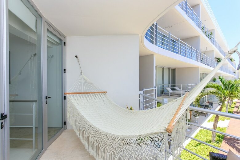 Aparthotel Luxury Condos At Magia