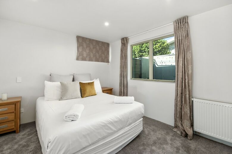 Hostal Linger Lakeside